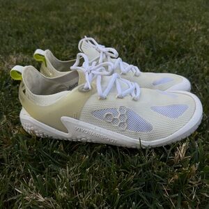 VIVO BAREFOOT MOTUS STRENGTH WOMENS SIZE 37
